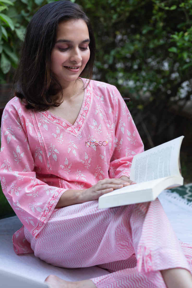 Image for Kusvaa De92 Turkish Rose Jammies Set Reading