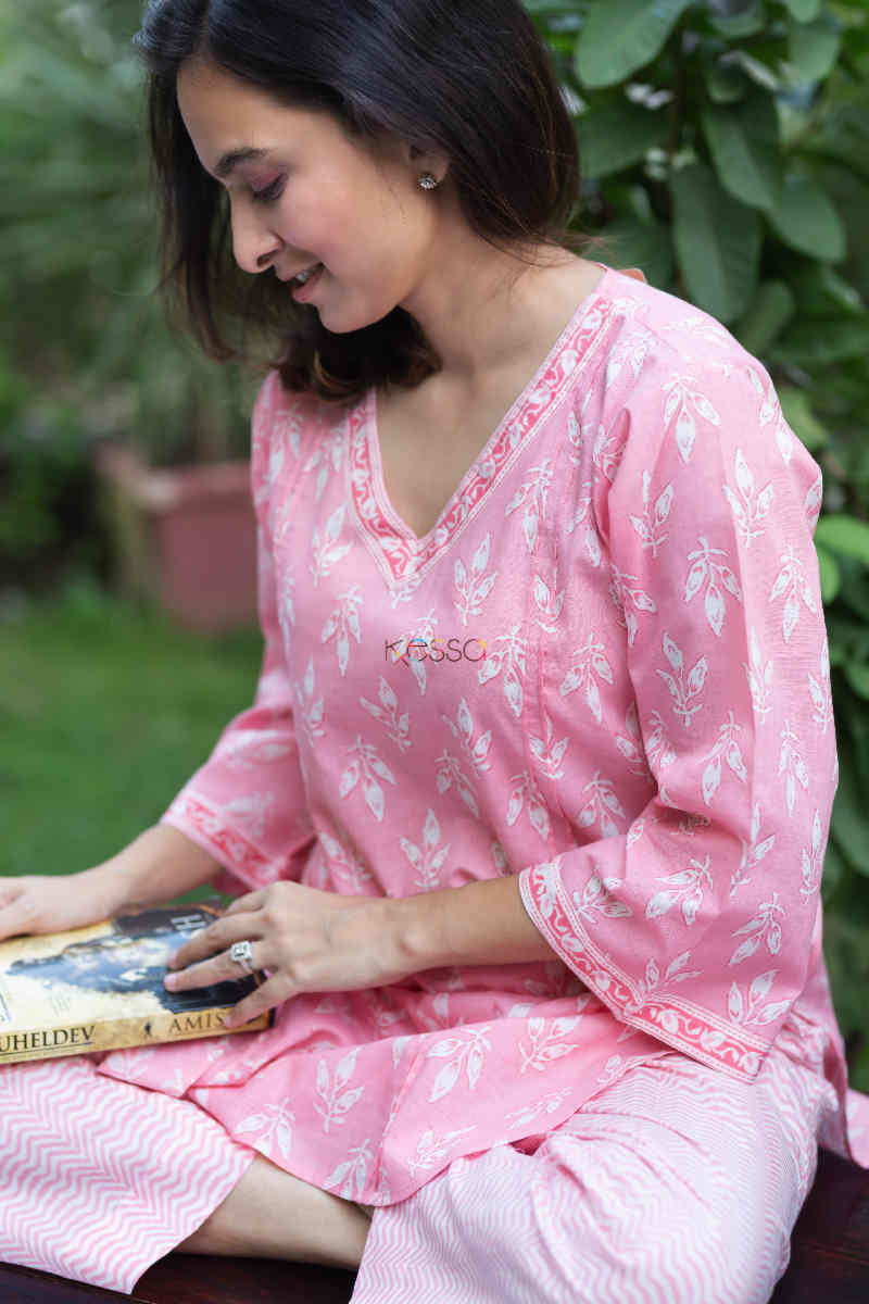 Image for Kusvaa De92 Turkish Rose Jammies Set Side