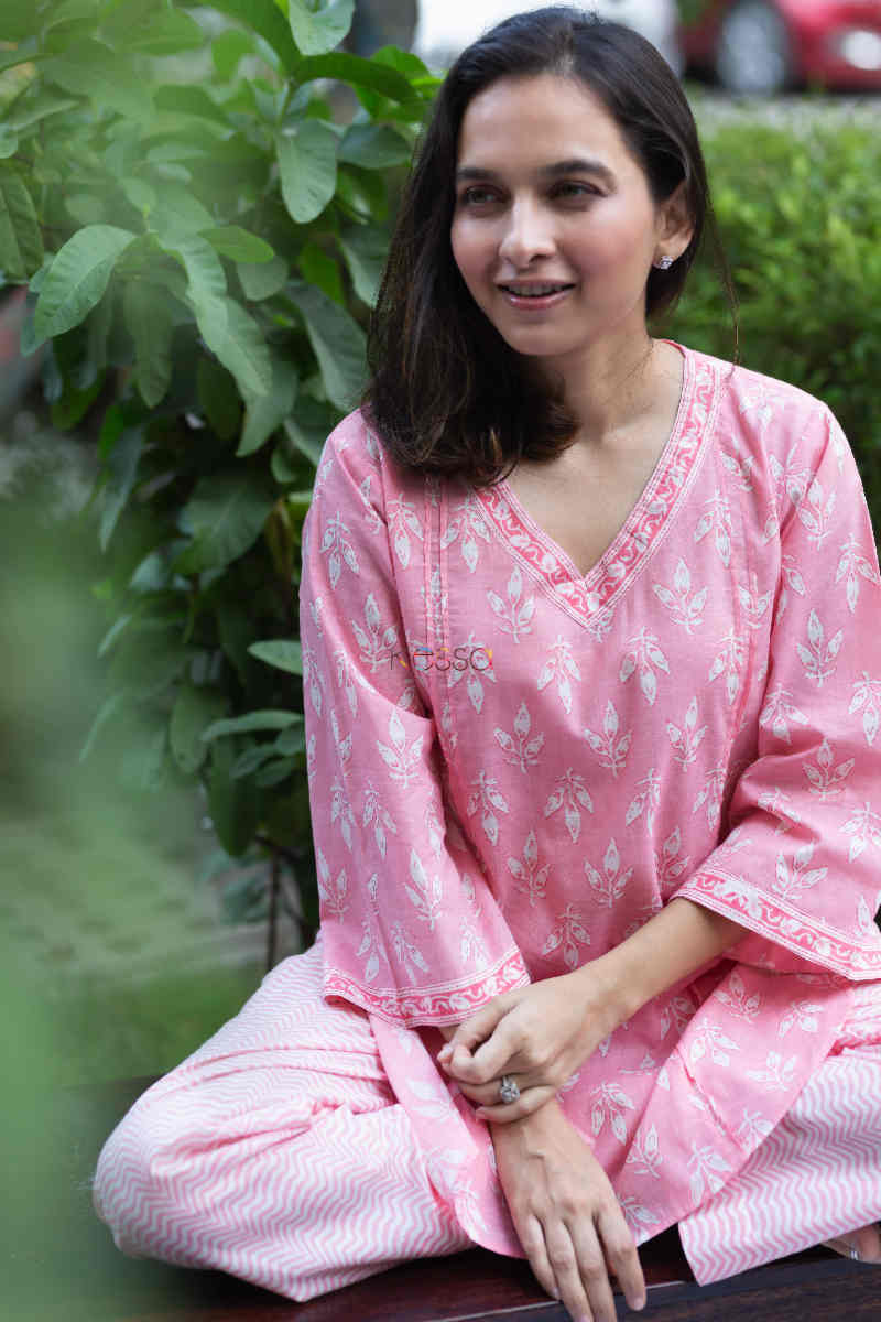 Image for Kusvaa De92 Turkish Rose Jammies Set Sitting 1
