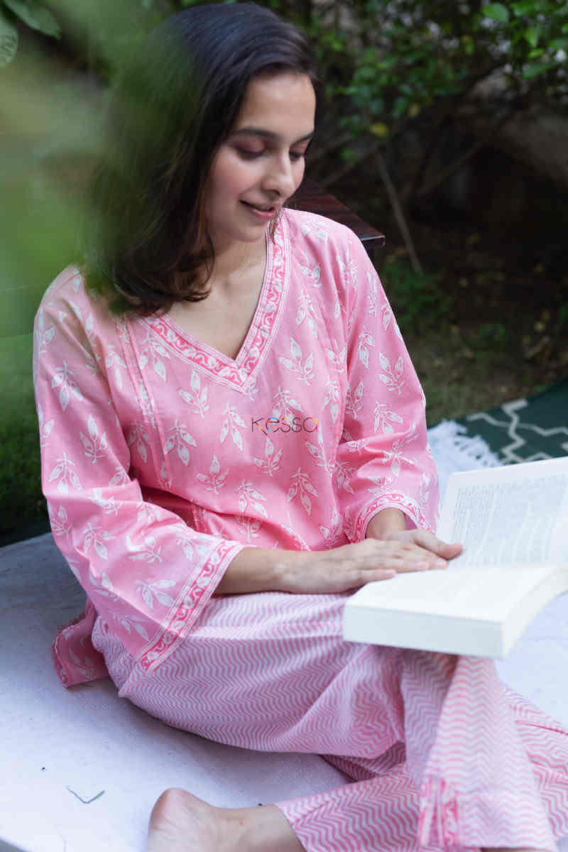 Image for Kusvaa De92 Turkish Rose Jammies Set Sitting