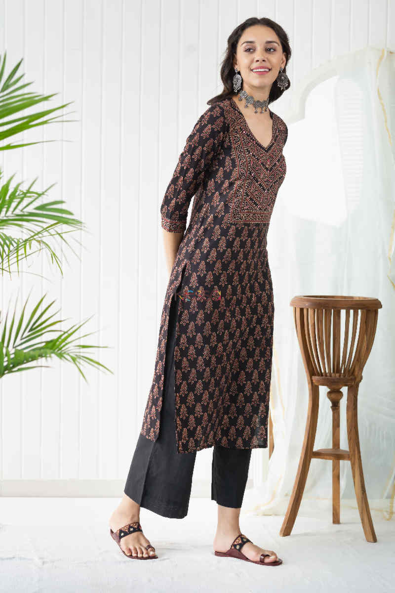 Image for Kusvaa Vcr64 Kalpini Straight Kurta Look
