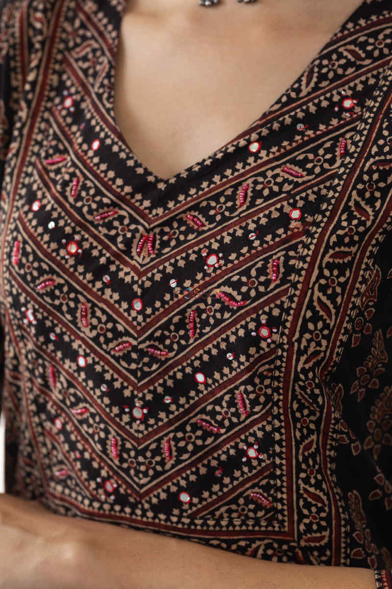 Image for Kusvaa Vcr64 Kalpini Straight Kurta Neck