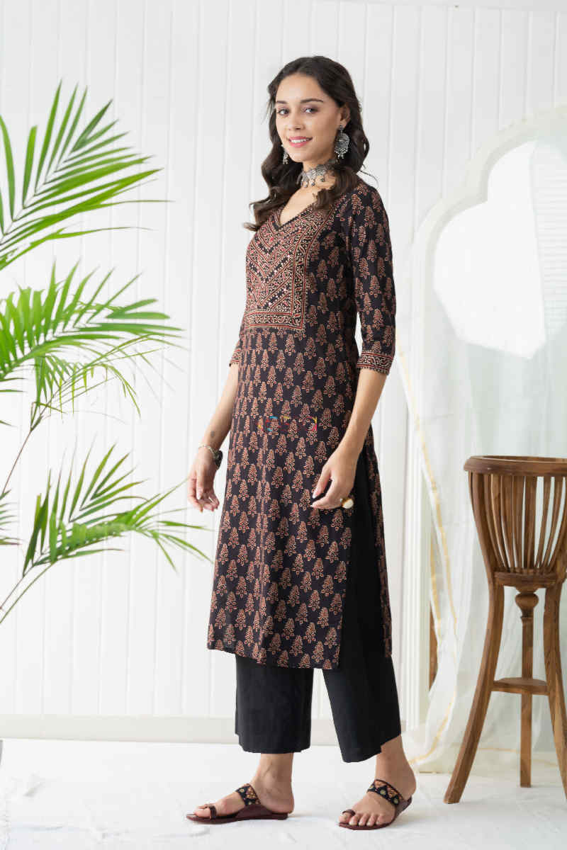 Image for Kusvaa Vcr64 Kalpini Straight Kurta Side