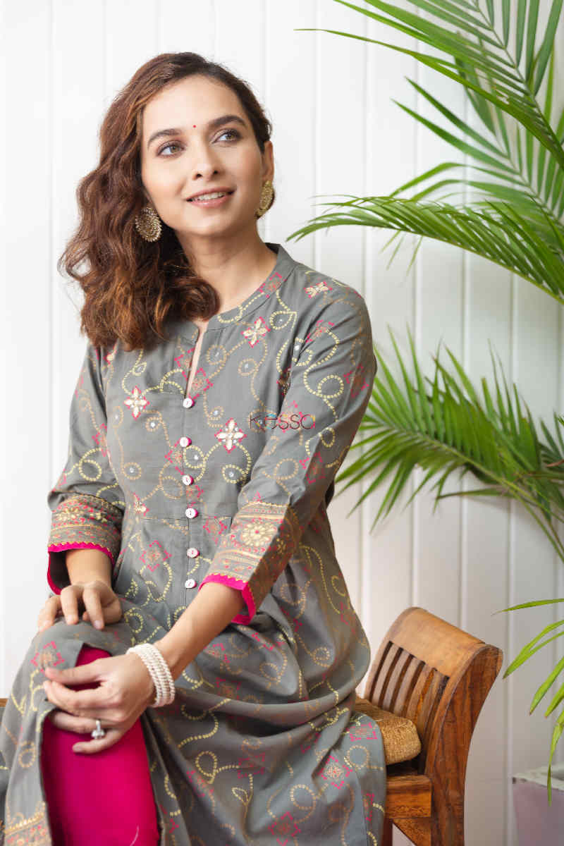 Image for Kusvaa Vcr77 Anaan A Line Front Open Kurta Sitting 1