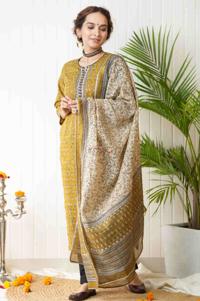 Image for Kusvaa Vcr81 Malha Straight Kurta And Dupatta Set Featured