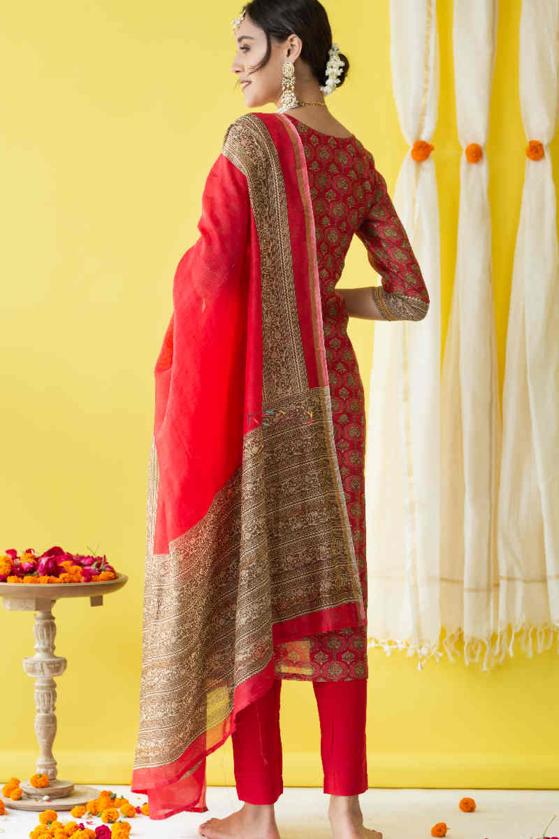 Image for Kusvaa Ws728 Sindura Straight Kurta And Dupatta Set Back
