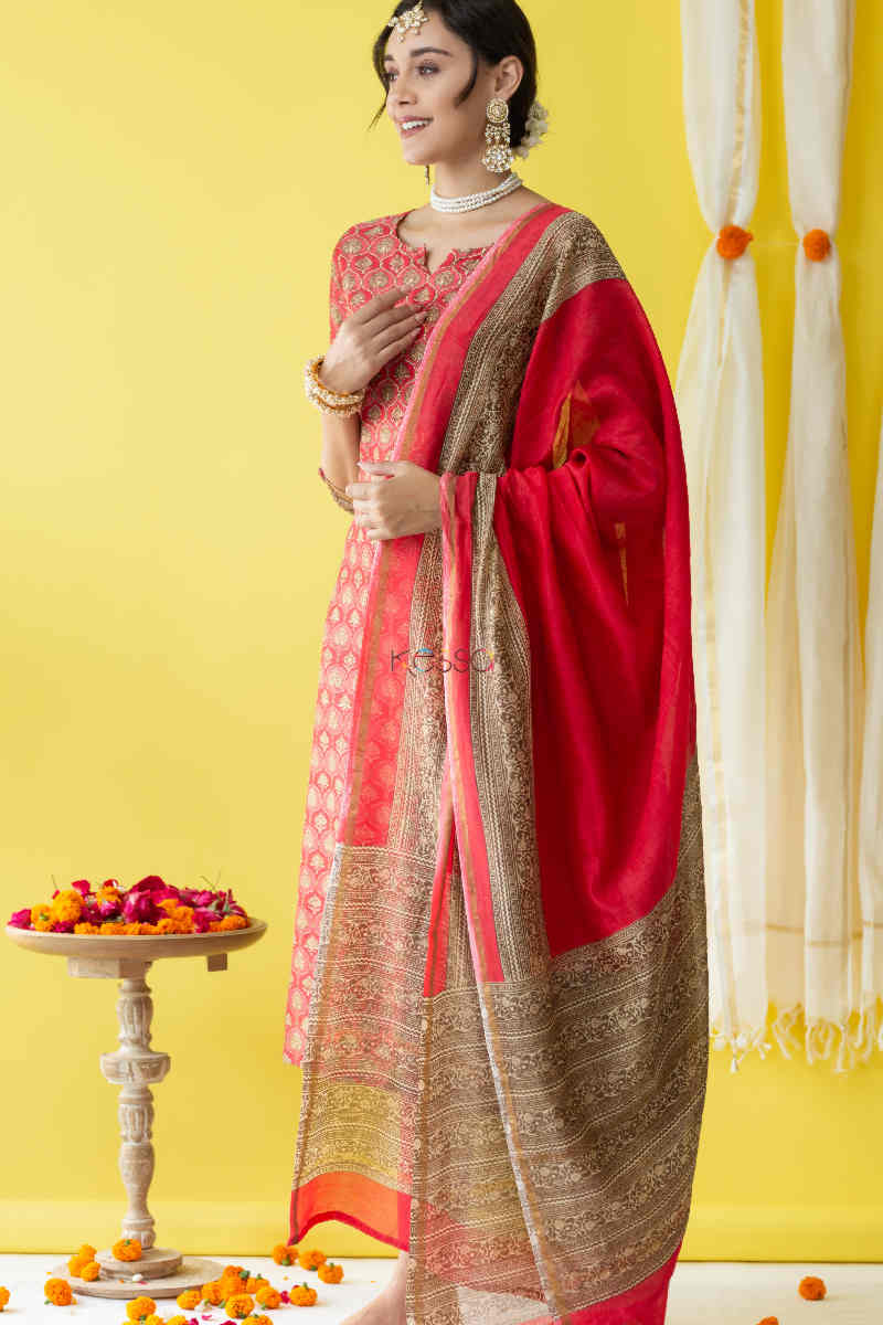 Image for Kusvaa Ws728 Sindura Straight Kurta And Dupatta Set Look
