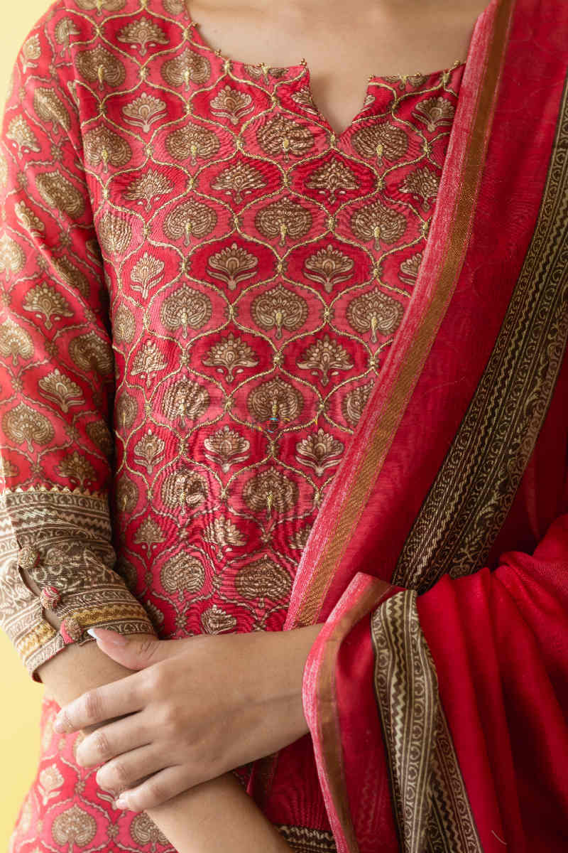 Image for Kusvaa Ws728 Sindura Straight Kurta And Dupatta Set Neck