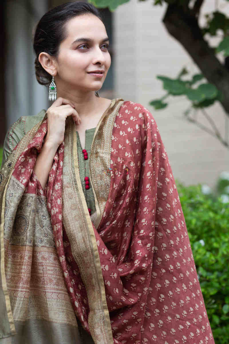 Image for Kusvaa Ws740 Elegant Army Green Chanderi Kurta With Block Printed Dupatta Right