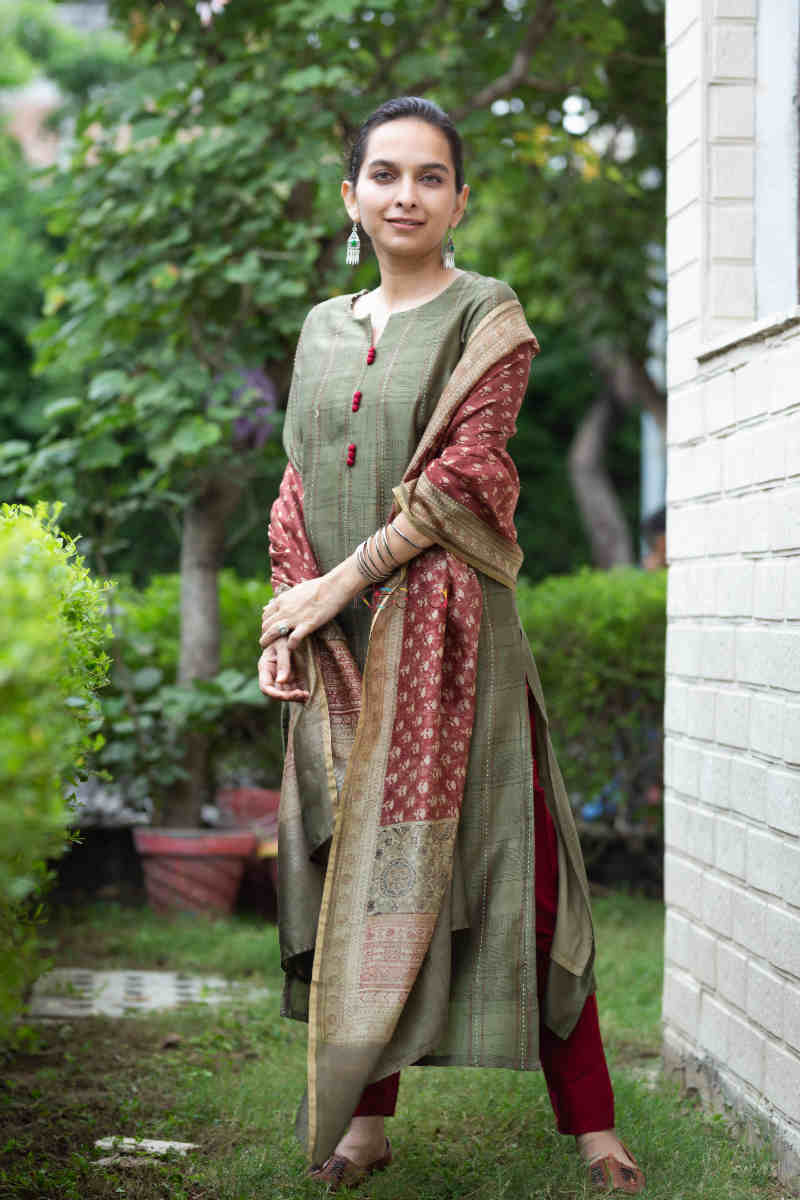 Image for Kusvaa Ws740 Elegant Army Green Chanderi Kurta With Block Printed Dupatta Side