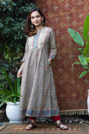 Image for Kusvaa Wsr229 Sayyar Kalidar Kurta 1 Featured