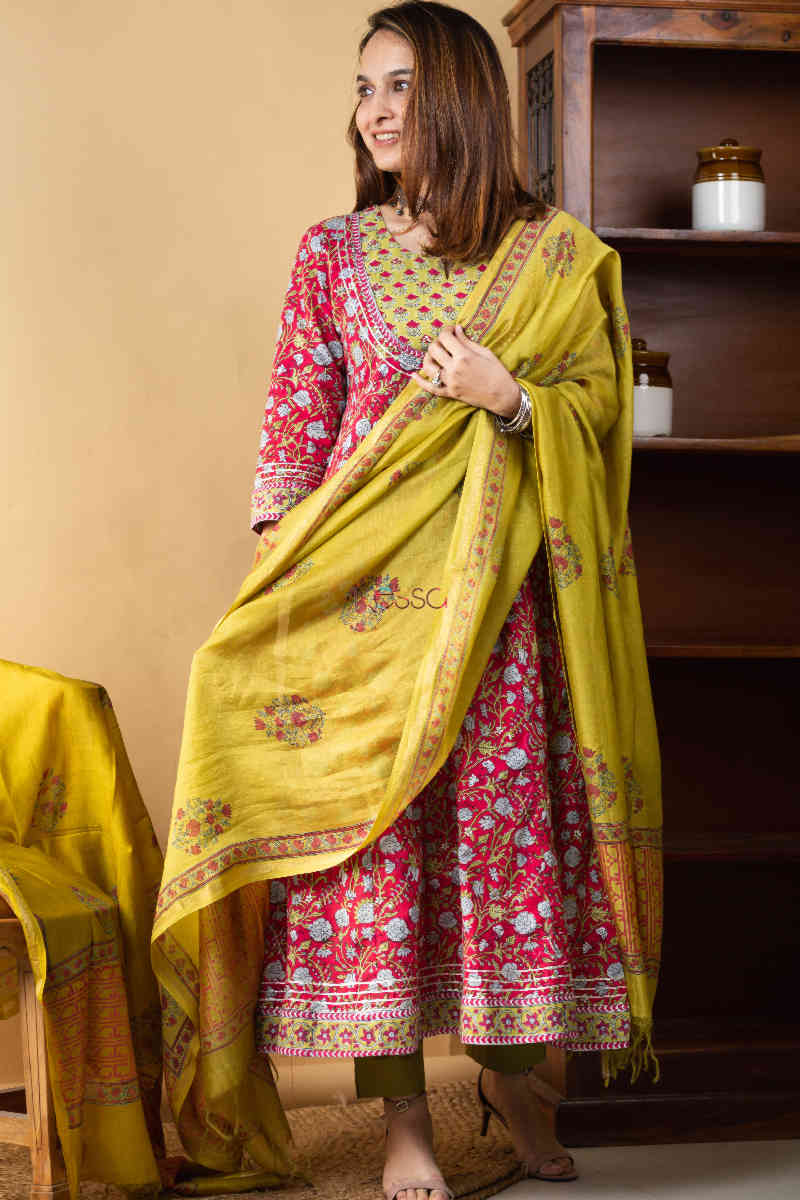 Image for Kusvaa Wsr240 Ranie Kalidaar Kurta And Dupatta Set 1 Dupatta