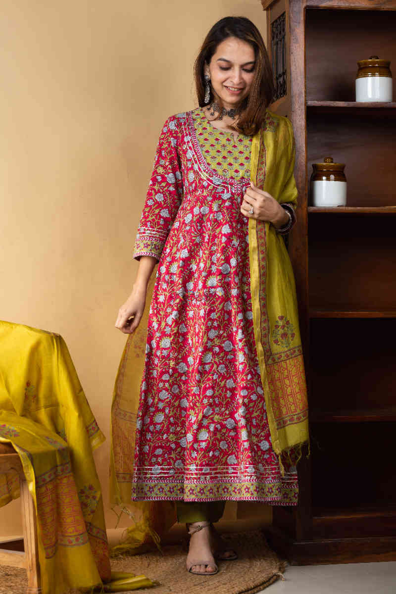Image for Kusvaa Wsr240 Ranie Kalidaar Kurta And Dupatta Set 1 Look