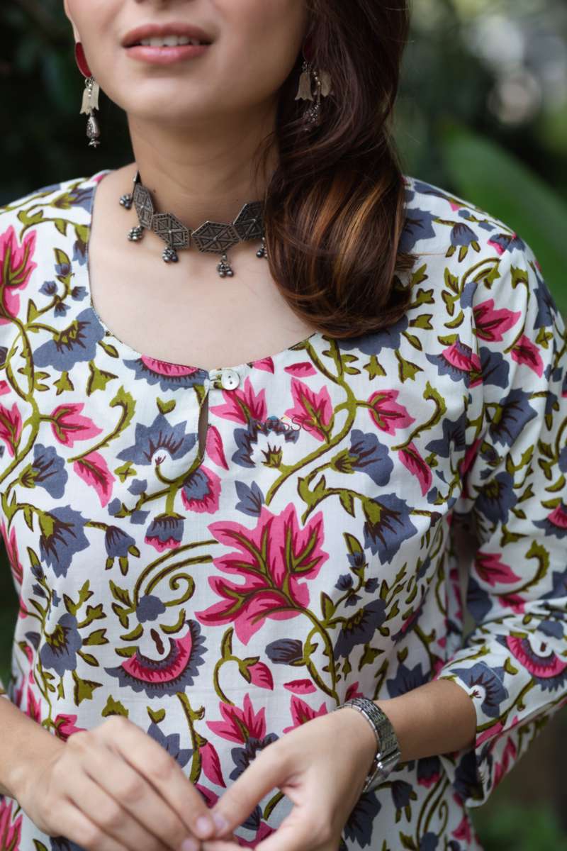 Image for Kusvaa De103 Multicolor Regular Straight Kurta Closeup