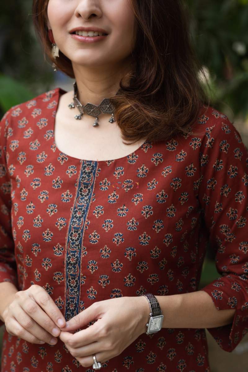 Image for Kusvaa Taf64 Manohar Straight Regular Wear Kurta Closeup