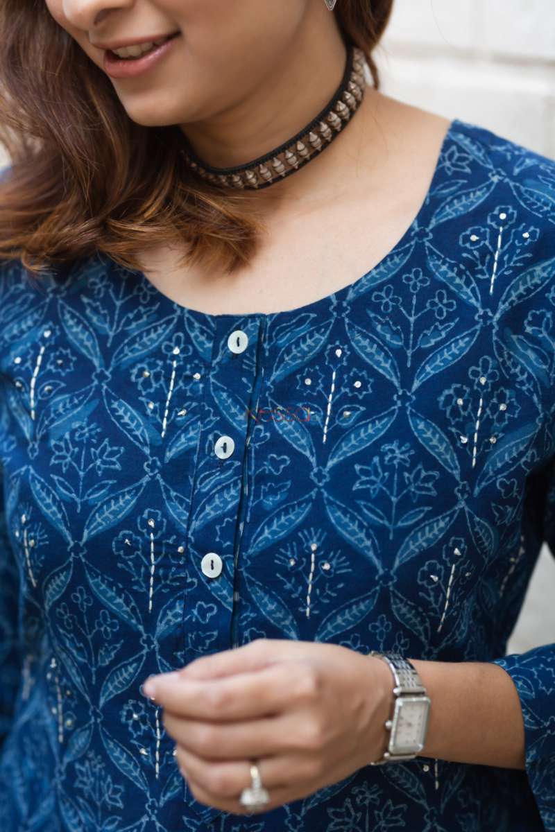 Image for Kusvaa Wsr242 Manju Indigo Staight Fit Kurta Closeup