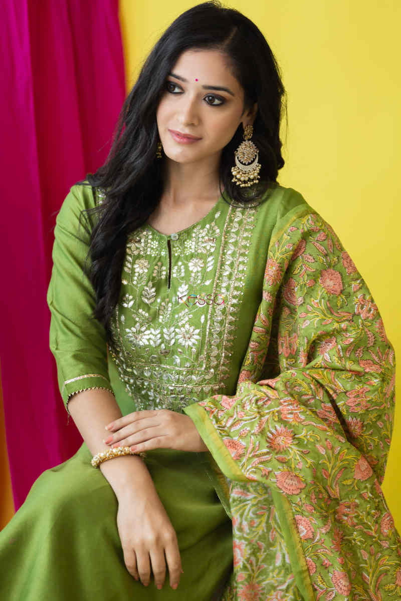 Image for Kusvaa Avdaf79 Nashmia Kurta Dupatta Set Sitting 1