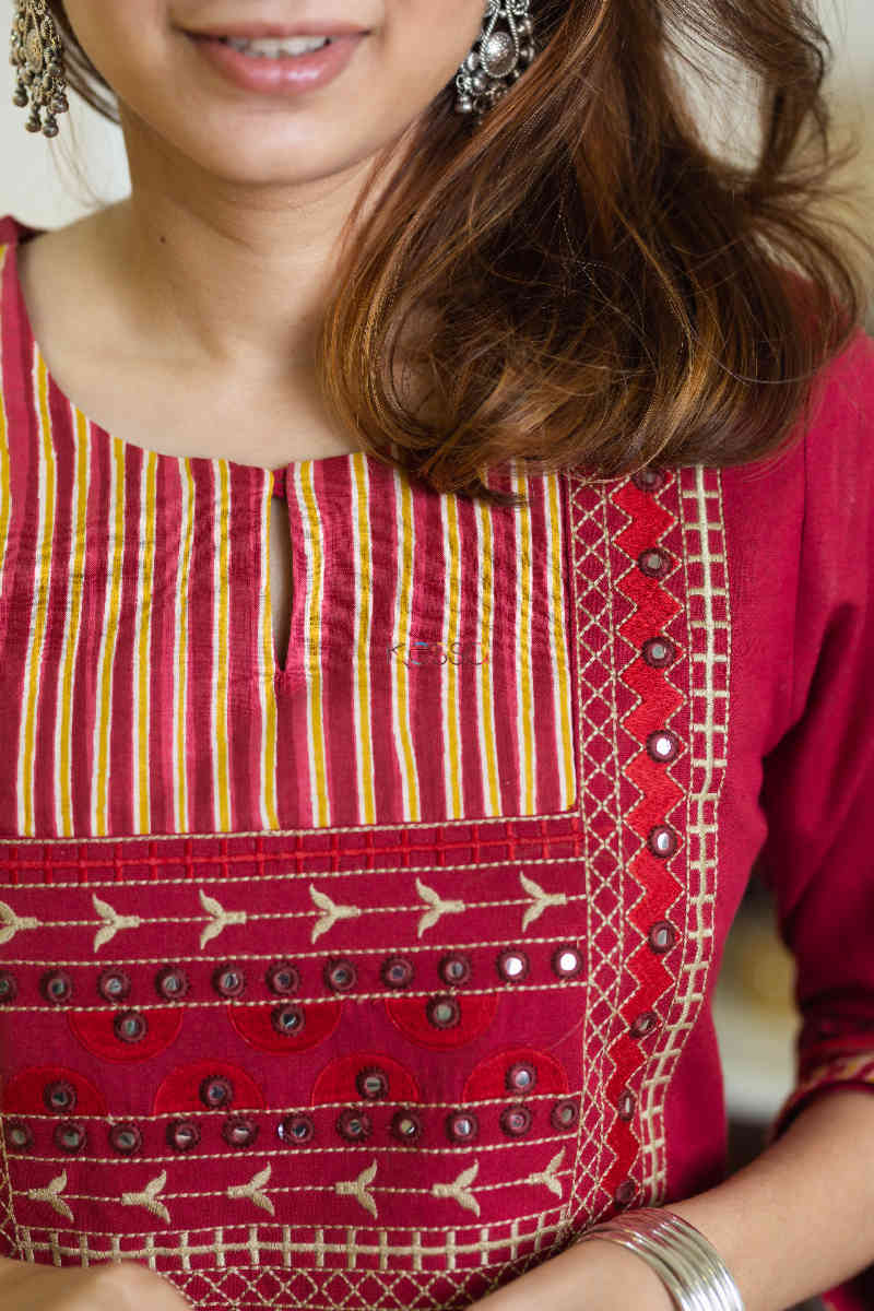 Image for Kusvaa Avdaf81 Vaheeda Salwar Kurta Closeup