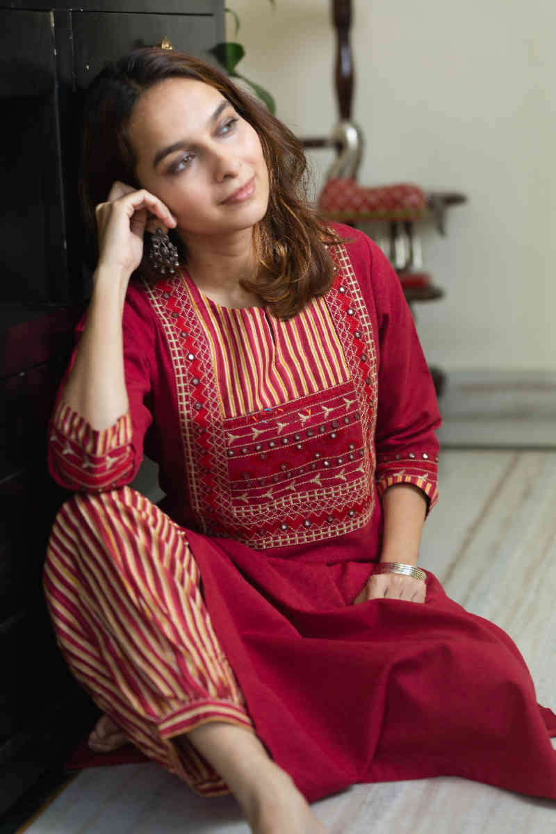 Image for Kusvaa Avdaf81 Vaheeda Salwar Kurta Sitting