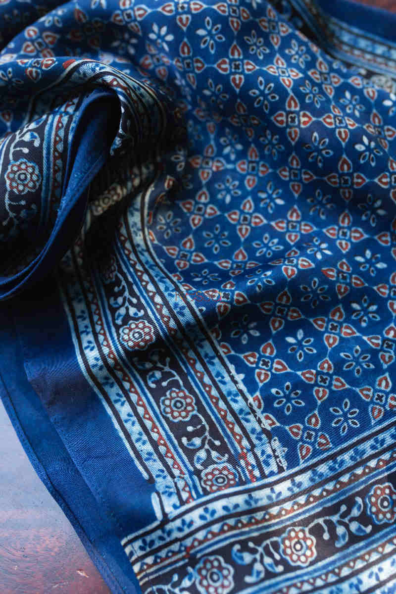 Image for Kusvaa Kiadupatta10 Purala Ajrakh Modal Stole Look