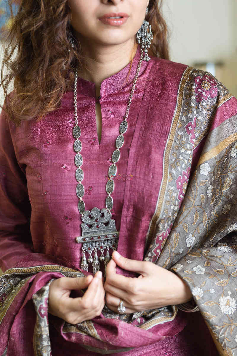 Image for Kusvaa Kuoj163 Humair Kurta Dupatta Pant Set Closeup