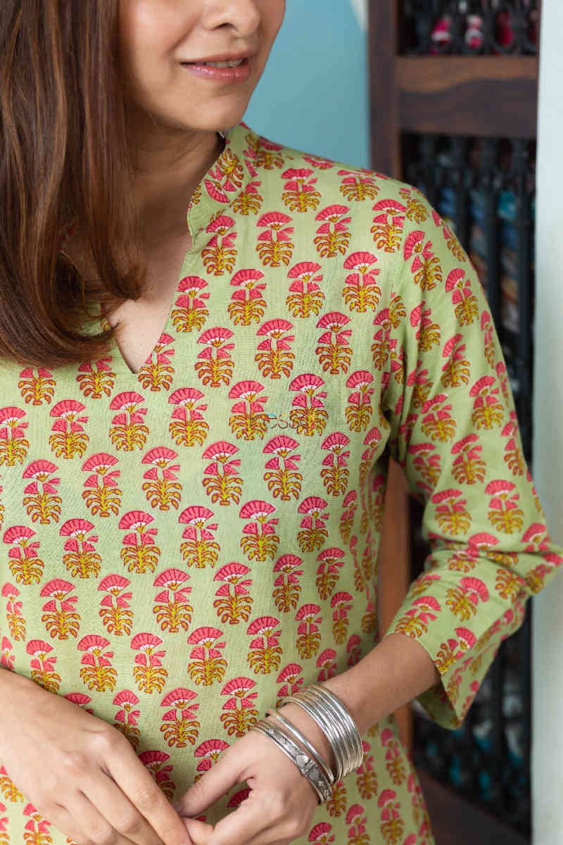 Image for Kusvaa Taf66 Shefalika Straight Kurta 1 Closeup