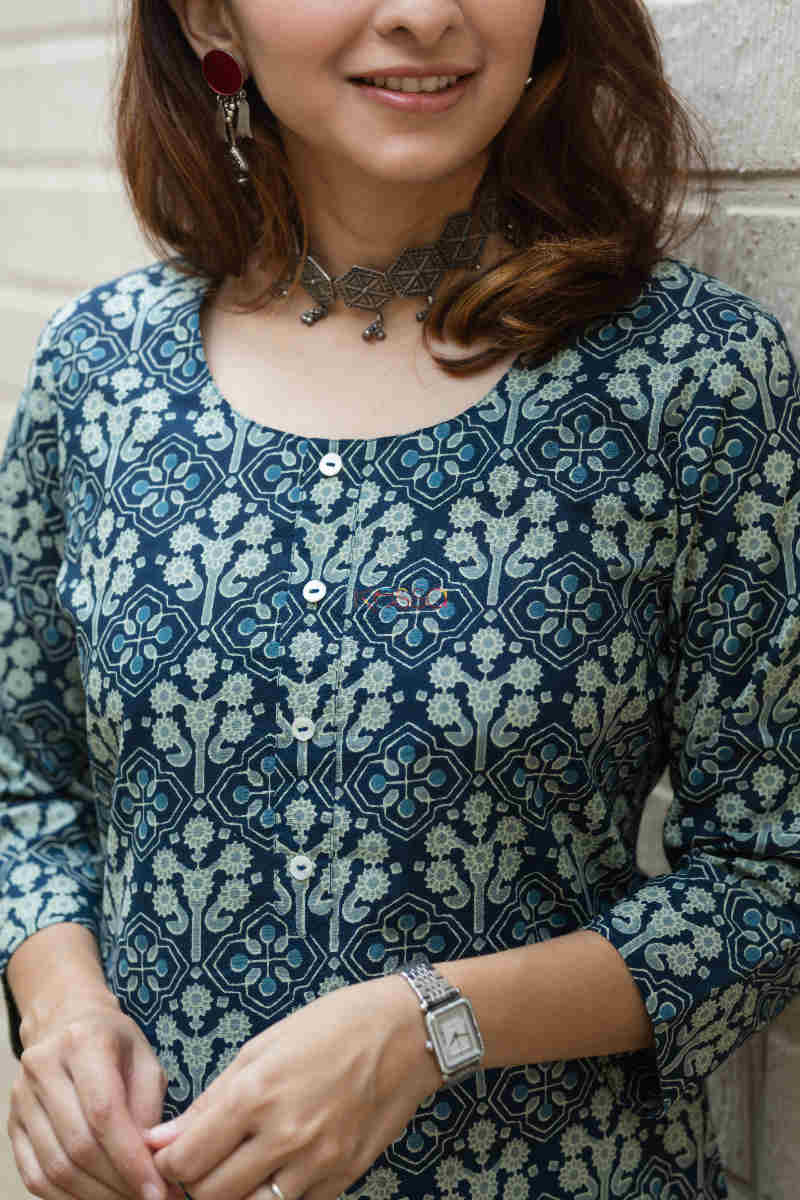 Image for Kusvaa Taf68 Saira Straight Fit Kurta Closeup
