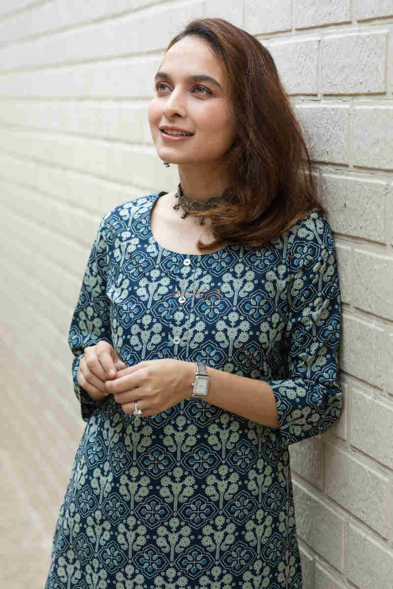 Image for Kusvaa Taf68 Saira Straight Fit Kurta Top 1