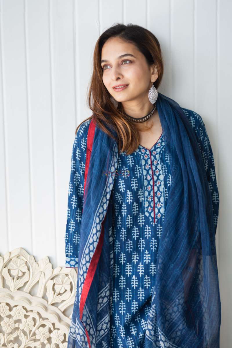 Image for Kusvaa Vcr68 Tassoor Straight Kurta With Dupatta New Closeup 2