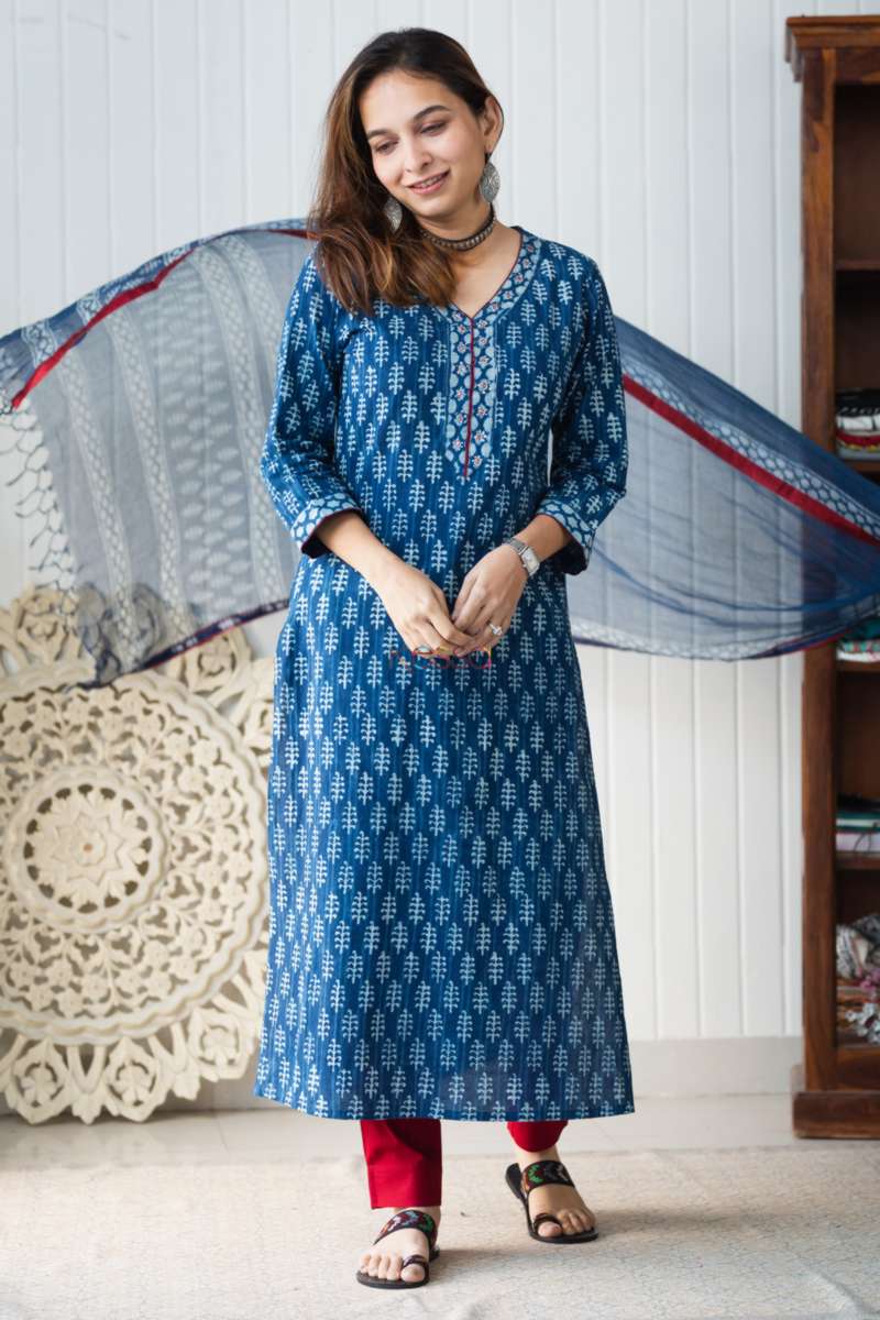 Image for Kusvaa Vcr68 Tassoor Straight Kurta With Dupatta New Front