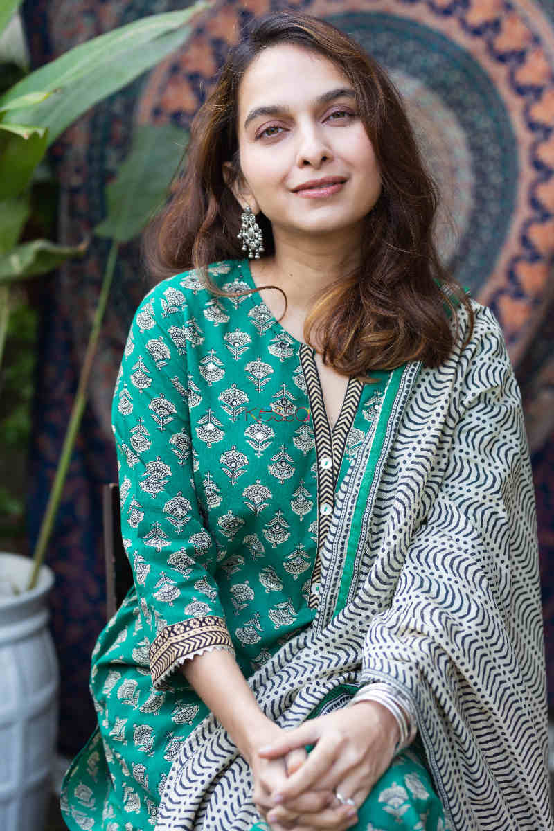 Image for Kusvaa Vcr91 Purna Straight Kurta Dupatta Set 1 Sitting