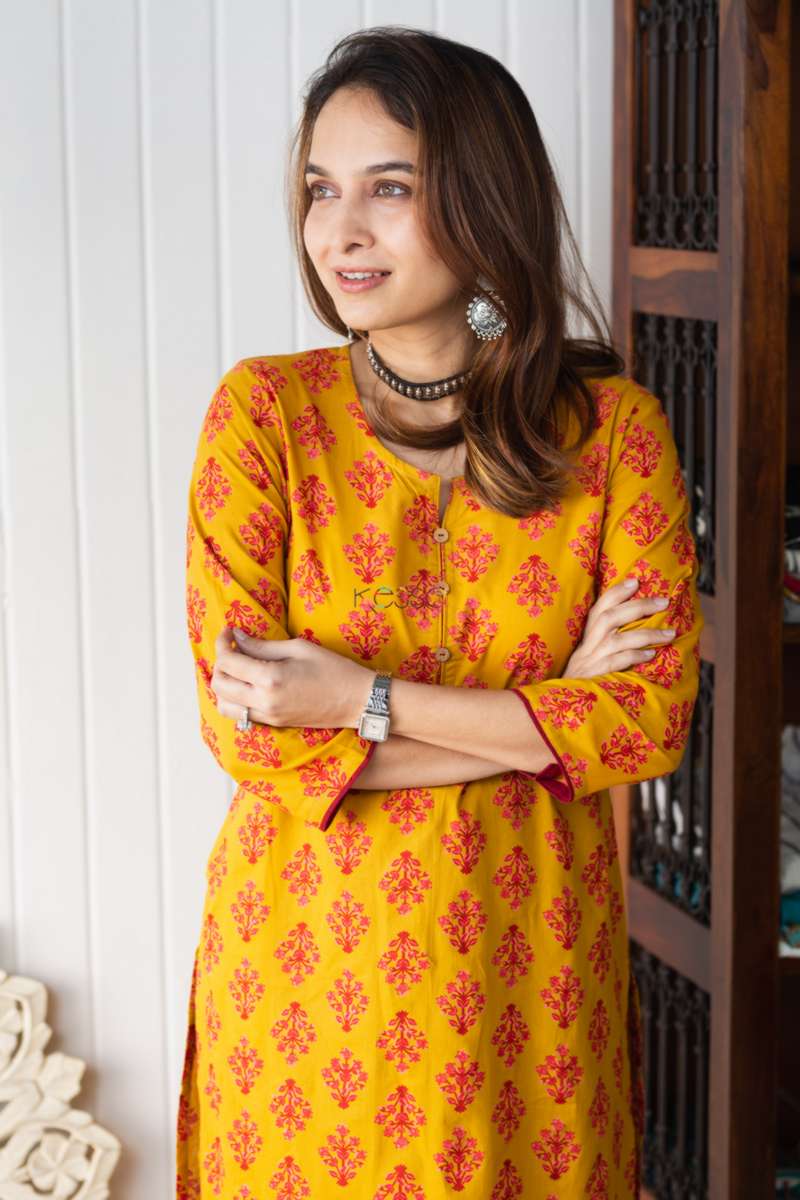 Image for Kusvaa Vcr95 Yellow Streight Fil Cotton Kurta Closeup 2