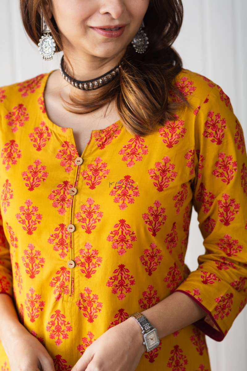 Image for Kusvaa Vcr95 Yellow Streight Fil Cotton Kurta Closeup