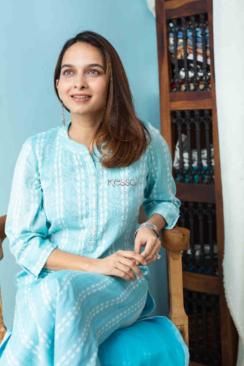 Image for Kusvaa Ws801 Dakshyani Handloom Straight Kurta Sitting 1