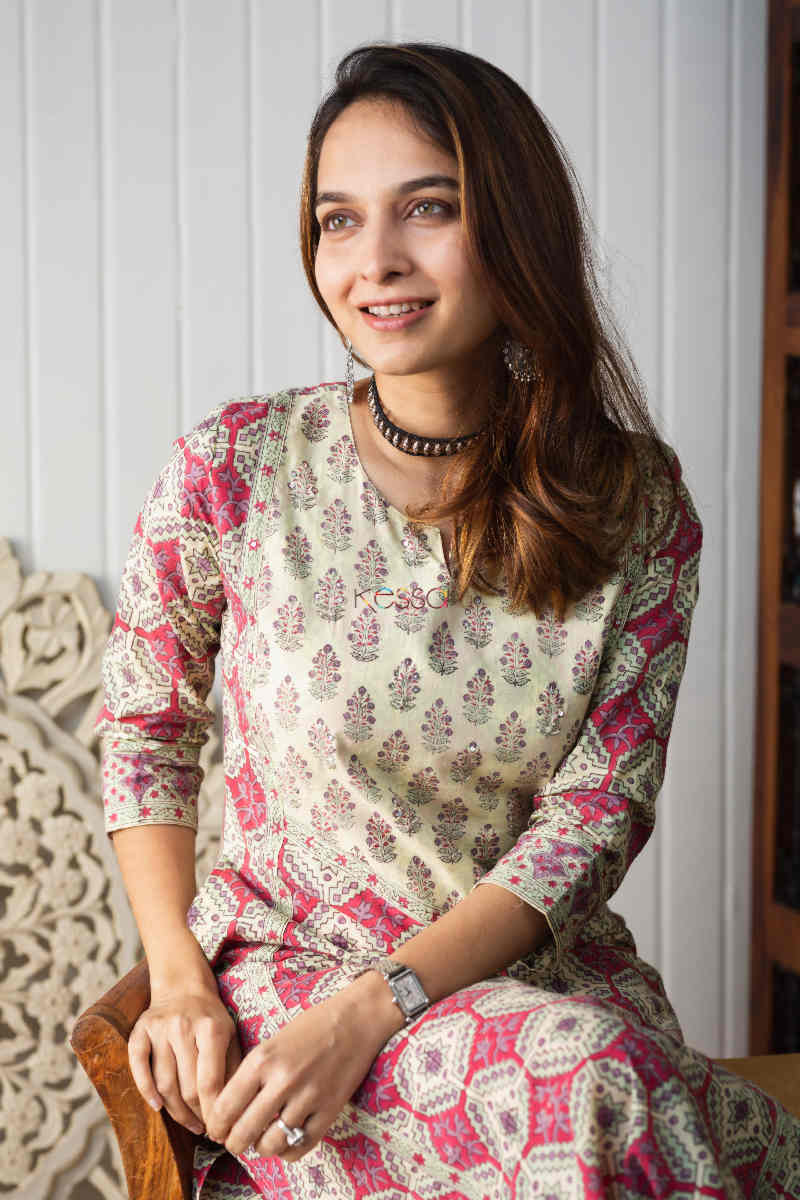 Image for Kusvaa Wsr257 Pushta Hand Block Print Kurta Sitting