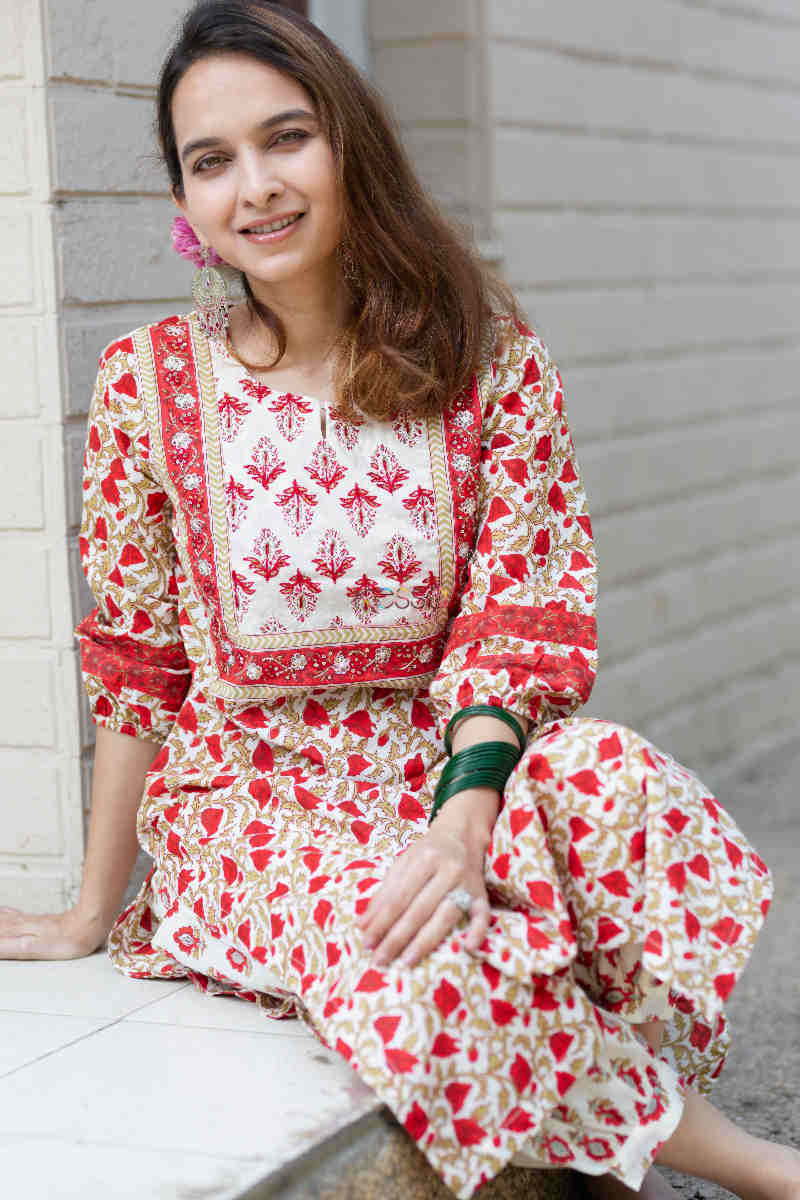 Image for Kusvaa Avdaf91 Kaishori Kurta Pant Set Sitting 1