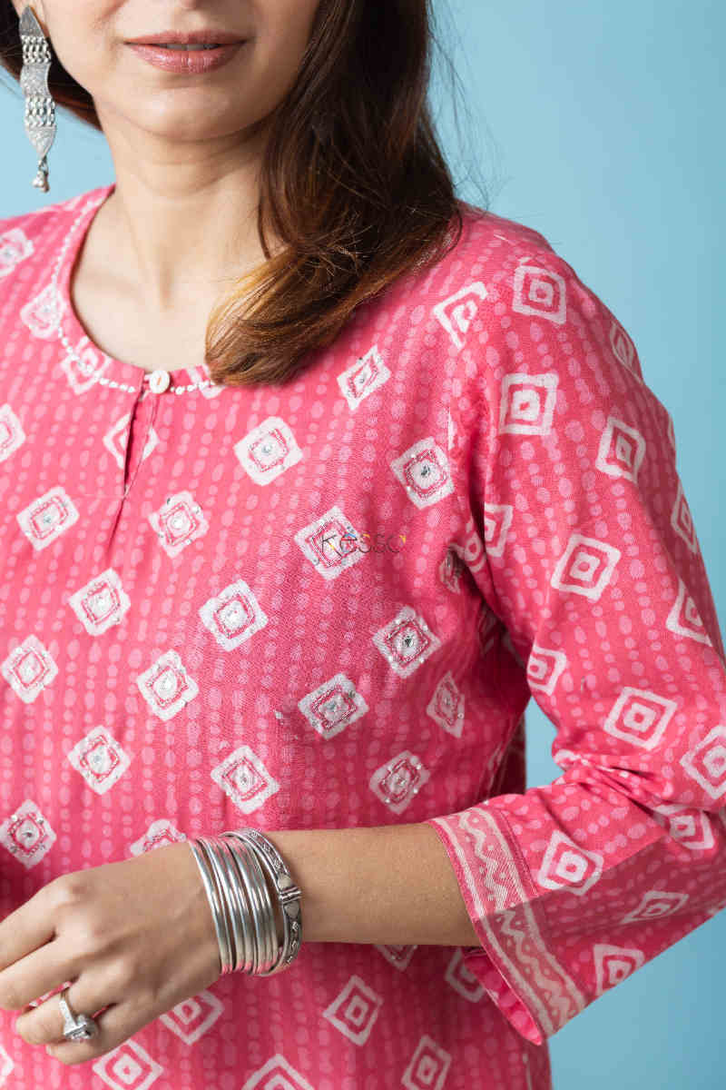 Image for Kusvaa Vcr101 Guhya Batik Print Straight Kurta Closeup