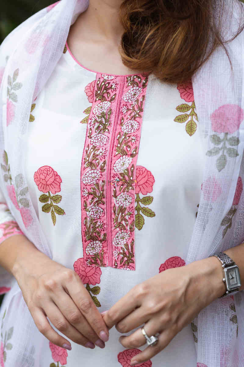 Image for Kusvaa Vcr105 Medha Kota Doria Complete Suit Set Neck