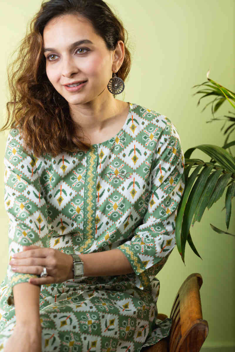 Image for Kusvaa Vcr99 Trayi Regular Wear Kurta Sitting