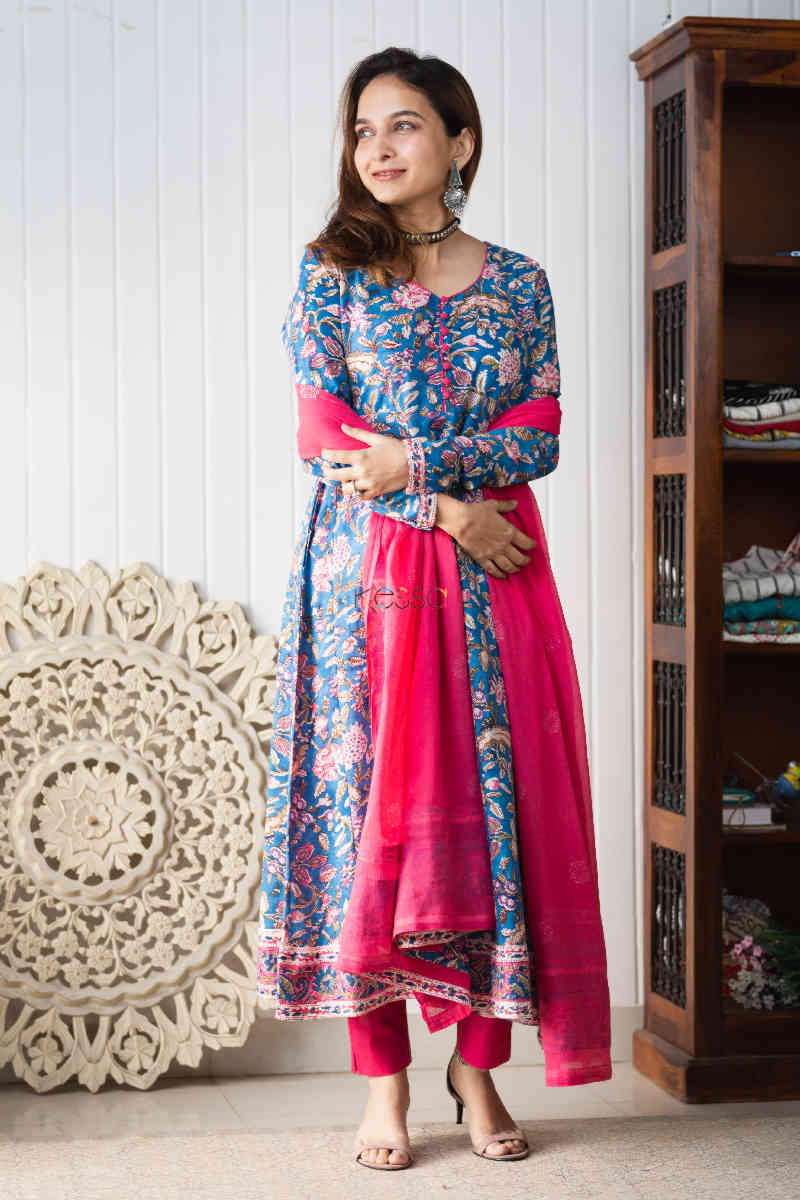 Image for Kusvaa Wsr262 Artha Kalidaar A Line Kurta With Dupatta Look