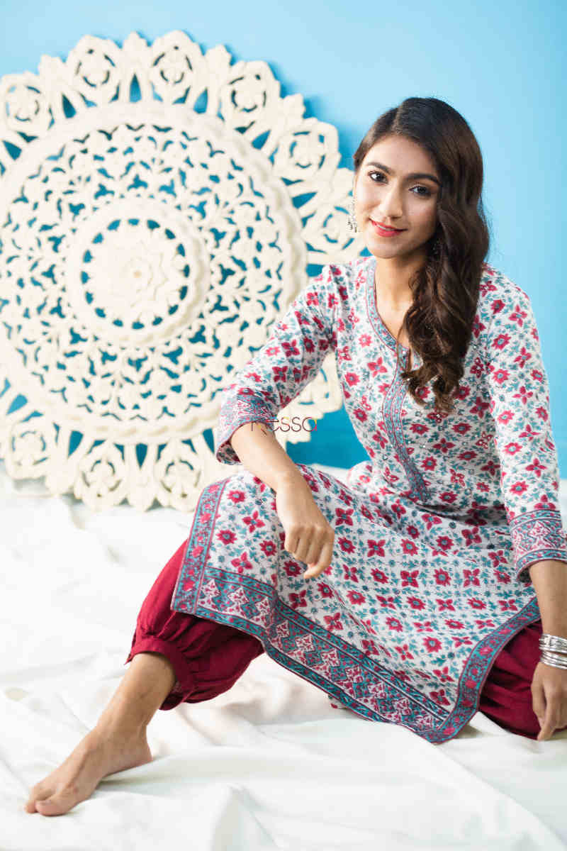 Image for Kusvaa Wsr269 Trariti Handblock Print Straight Kurta Sitting