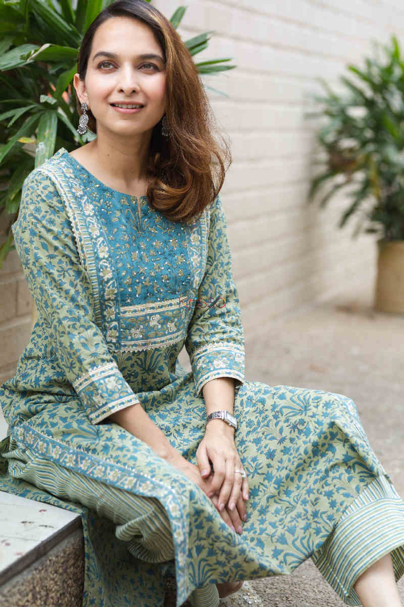 Image for Kusvaa Wsr270 Mrudani Block Print Kurta Pant Set Sitting 1