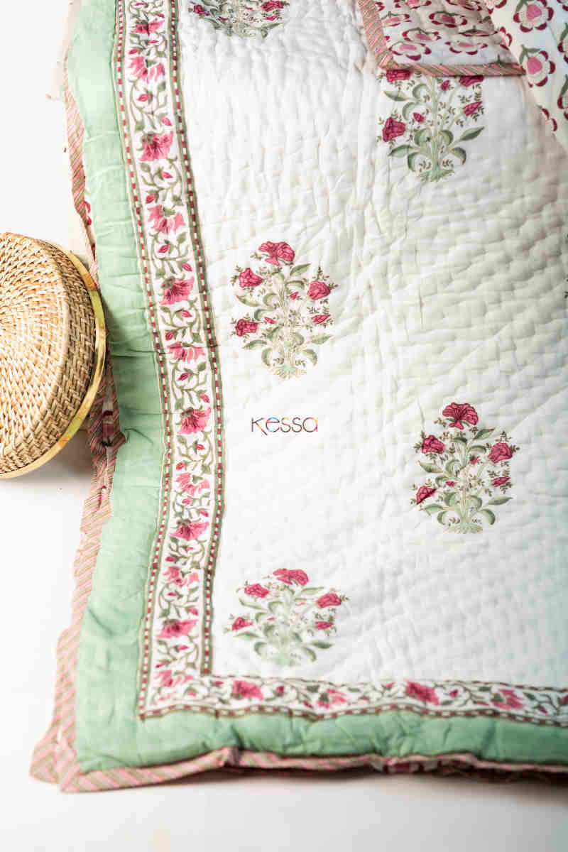 Image for Kusvaa Kaq172 Medium Carmine And Pixie Green Double Bed Quilt Look