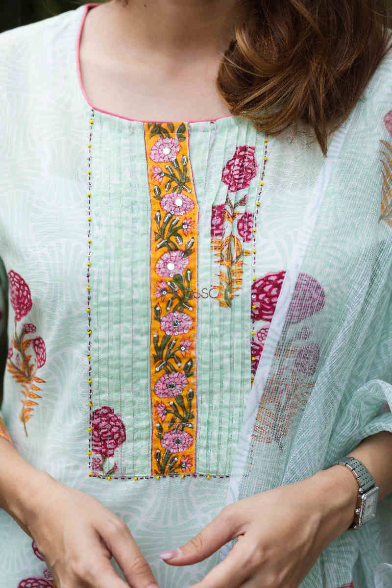 Image for Kusvaa Vcr106 Dhira Straight Fit Kurta With Kota Doria Dupatta Closeup