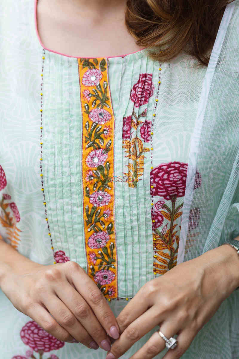 Image for Kusvaa Vcr106 Dhira Straight Fit Kurta With Kota Doria Dupatta Neck