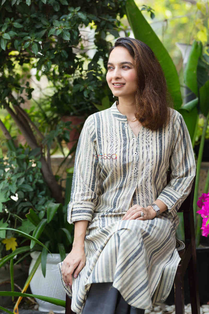 Image for Kusvaa Ws825 Shyla Handloom Cotton Straight Kurta Sitting 1