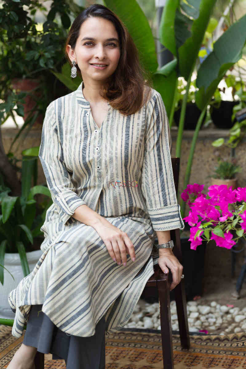 Image for Kusvaa Ws825 Shyla Handloom Cotton Straight Kurta Sitting