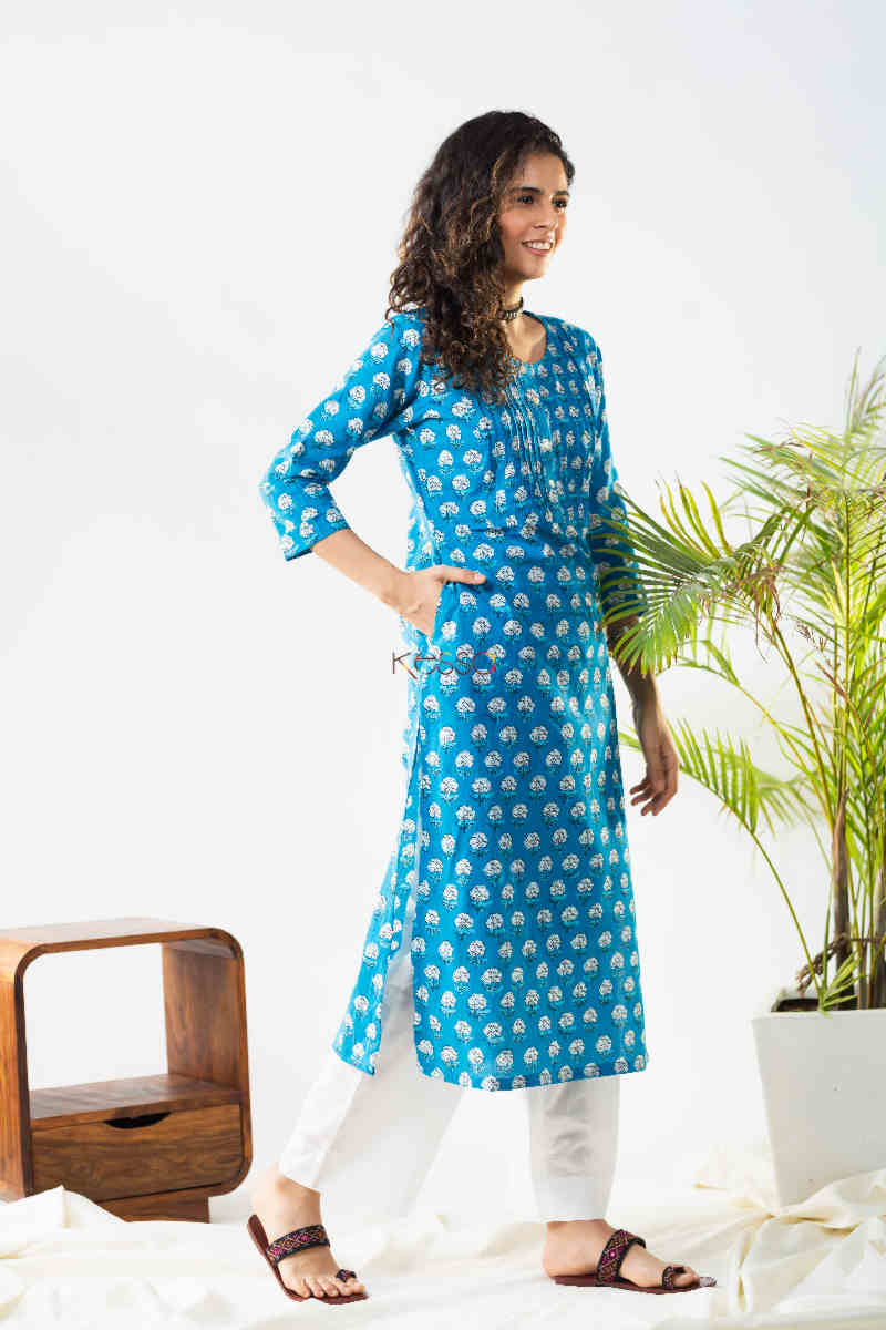 Image for Kusvaa De128 Ayyai Screen Printed Straight Fit Kurta Side