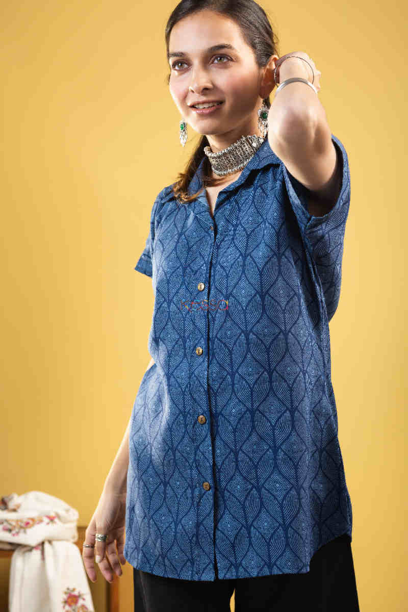 Image for Kusvaa De132 Vaya Short Indigo Shirt Look