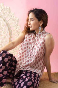 Image for Kusvaa Kcb49 Aarya Top And Pant Bagh Print Set Sitting